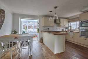 Kitchen Diner- click for photo gallery